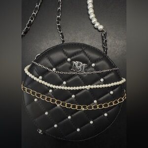 Badgley Mischka Diamond Quilted Black
Mini Crossbody Bag Vegan leather